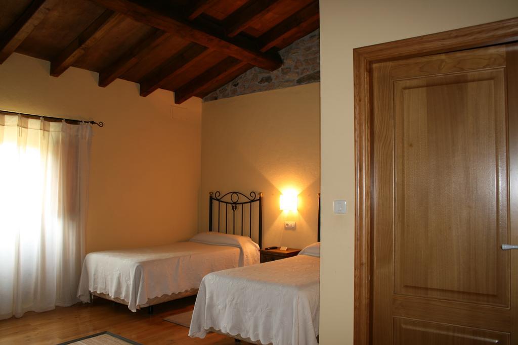 Rectoral De Goian Guest House Sarria Phòng bức ảnh